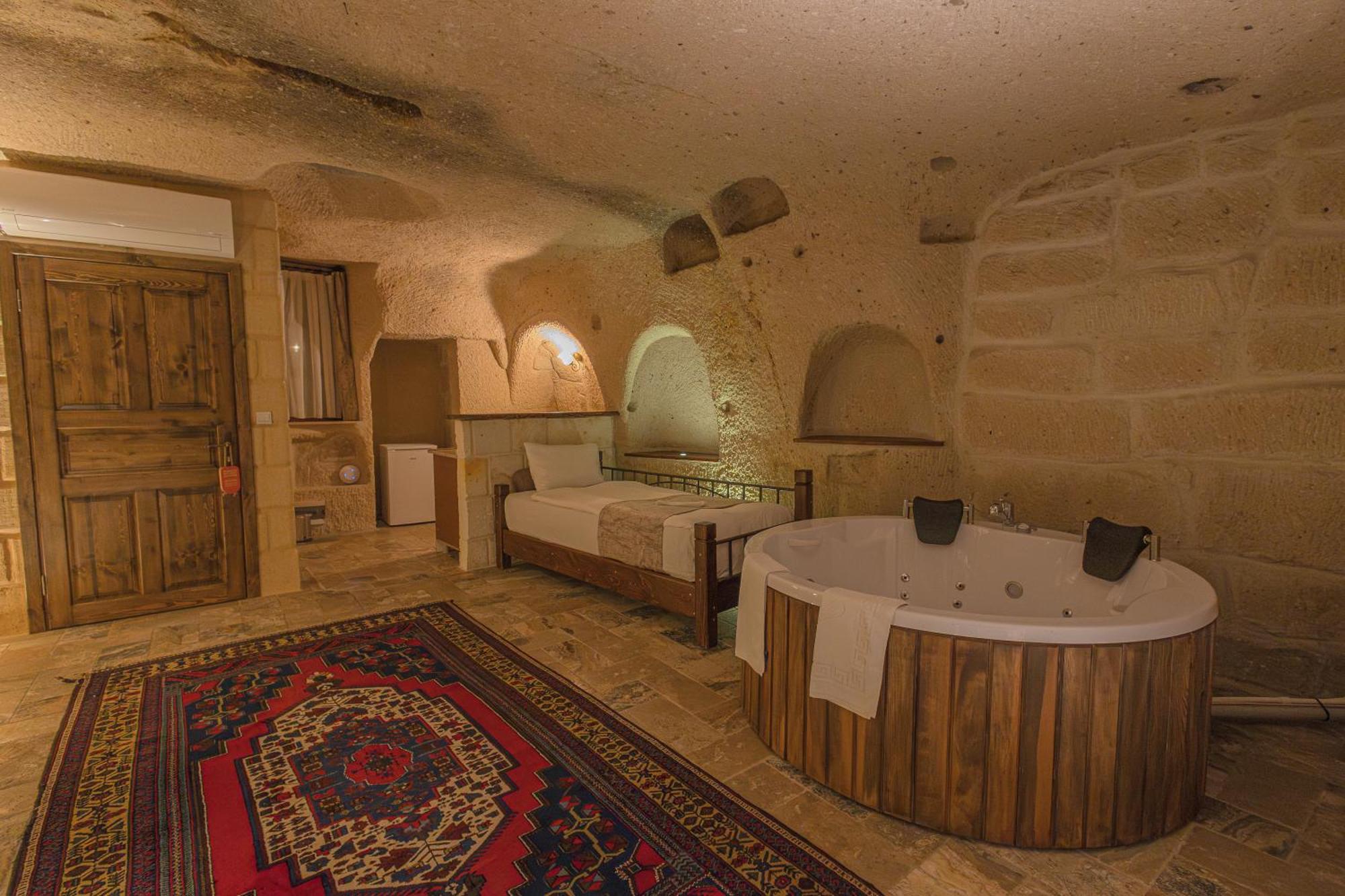 Osmanbey Cave House מלון
